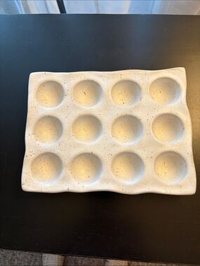 Speckled Ceramic 12-Cup Egg Tray - Cream